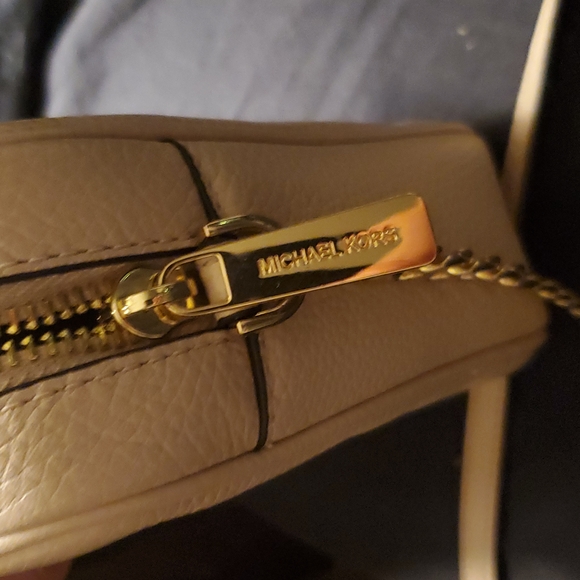 MICHAEL KORS crossbody Pink and Gold beautiful like new only used once. 😍 - Picture 9 of 12